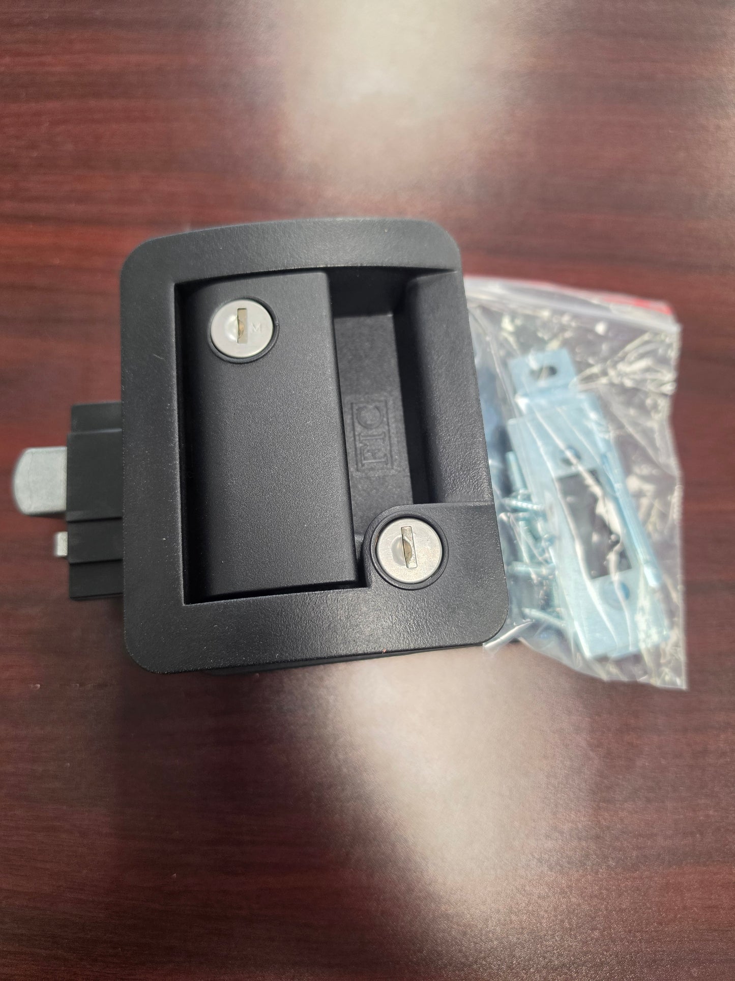FLUSH LOCK BLACK (F100512389)