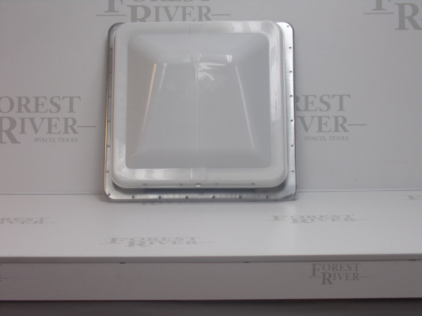VENT, ROOF. WHITE (70060073)